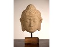 PANJANG Kleiner Buddhakopf auf Teakholz Sockel - Sandstein | FLAIR COLLECTION