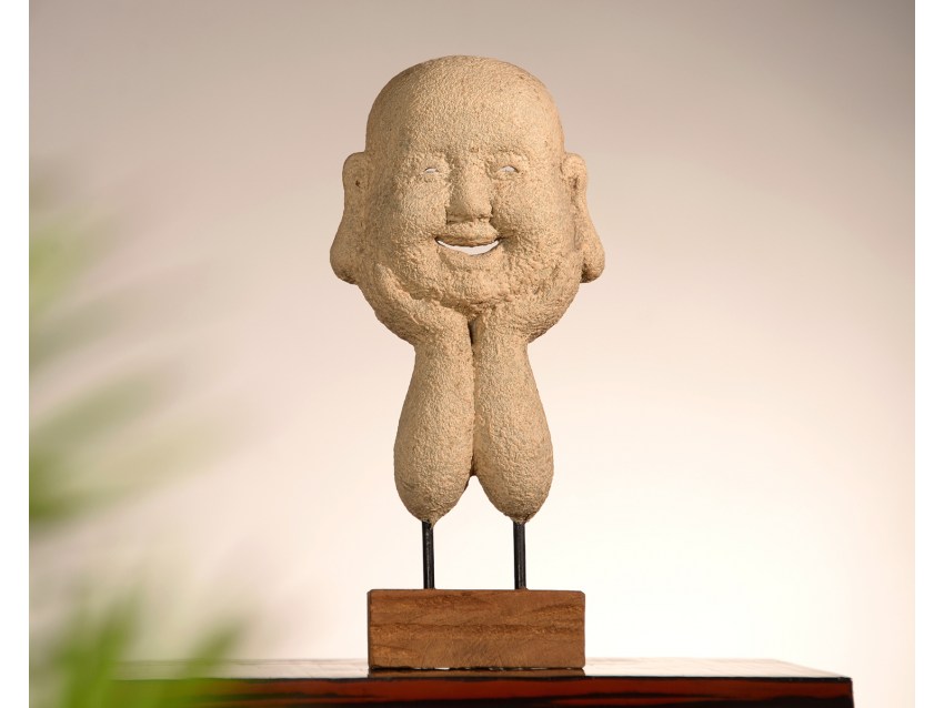 TELAGA Lachender Buddhakopf auf Teakholz Sockel - Sandstein | FLAIR COLLECTION