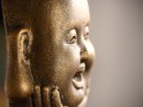 TELAGA Lachender Buddhakopf auf Teakholz Sockel - Antique Gold | FLAIR COLLECTION