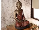 GOSALA sitzender Buddha mit rotem Umhang - Antique Gold | FLAIR COLLECTION
