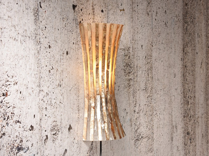 SIERRA Wandlampe mit Streifen aus Perlmut - Farbe Gold | SHELL COLLECTION